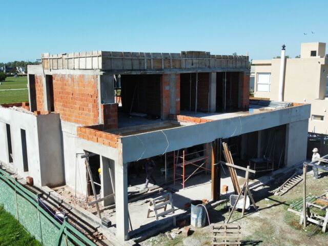 Avances en el Barrio Privado Lares ubicado en Canning.
🏢Etapa: Revoque e instalaciones eléctricas.
Construyendo sueños junto a @maav.arquitectos
🤝🏼