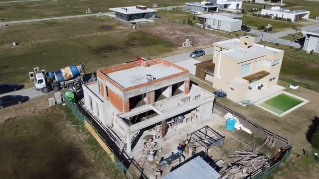 🏗️ Avances en Casa Lares
El proyecto Casa Lares continúa en desarrollo.
Seguimos trabajando con el compromiso y la calidad que nos representan.
Conocé más en www.capfaconstructora.com.ar