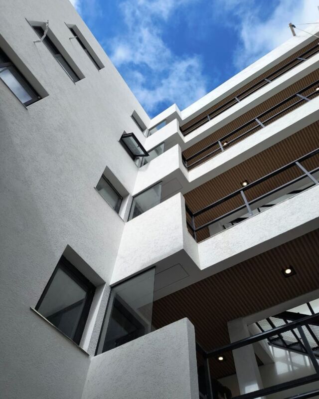 🏗️ Edificio Hipólito Yrigoyen
Estamos en la etapa final de esta obra, un proyecto que combina diseño contemporáneo, confort y calidad constructiva.
Cada detalle fue pensado para ofrecer un espacio moderno, luminoso y funcional, que se integre de manera armónica con su entorno.
Muy pronto, este edificio será una realidad lista para disfrutar.
🔗 𝐂𝐨𝐧𝐬𝐭𝐫𝐮𝐲𝐞𝐧𝐝𝐨 𝐮𝐧 𝐟𝐮𝐭𝐮𝐫𝐨 𝐣𝐮𝐧𝐭𝐨𝐬.
www.capfaconstructora.com